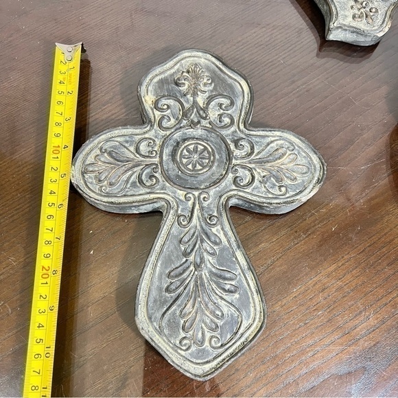 5 Pc set  Beautiful Gothic Crosses made of Resin Plaster. Perfect for the Garden - Picture 10 of 16